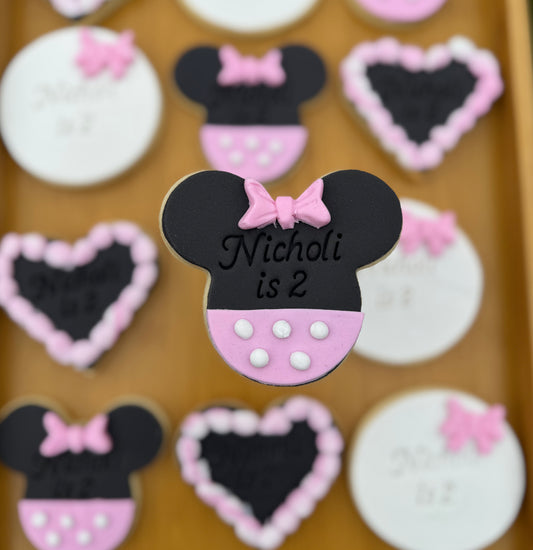 Minnie Mouse Suit Cookie