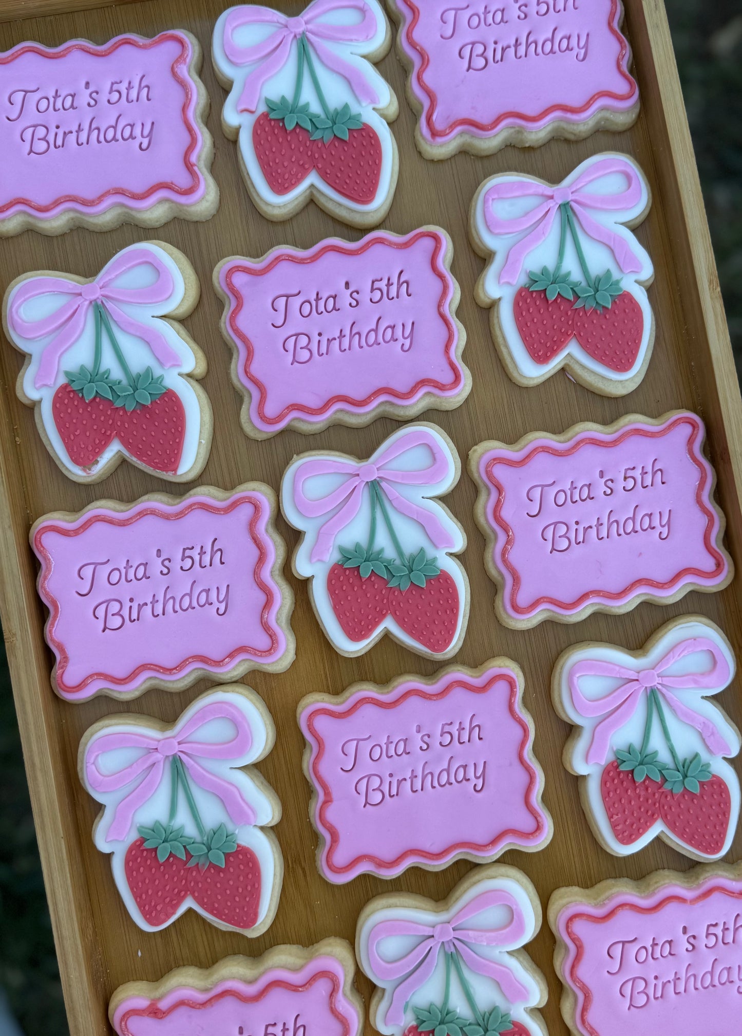 Wavy Rectangle Raised Border Cookie