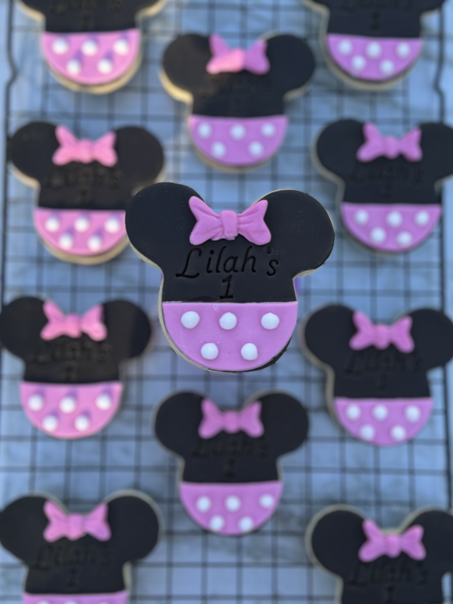 Minnie Mouse Suit Cookie