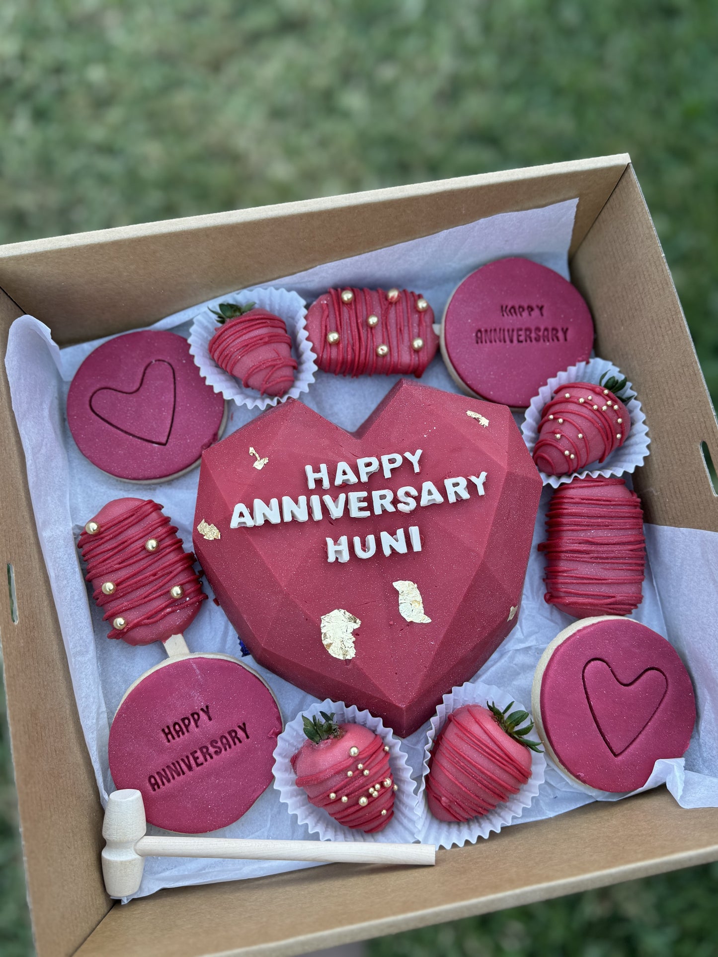 Ultimate Smash Piñata Dessert Box