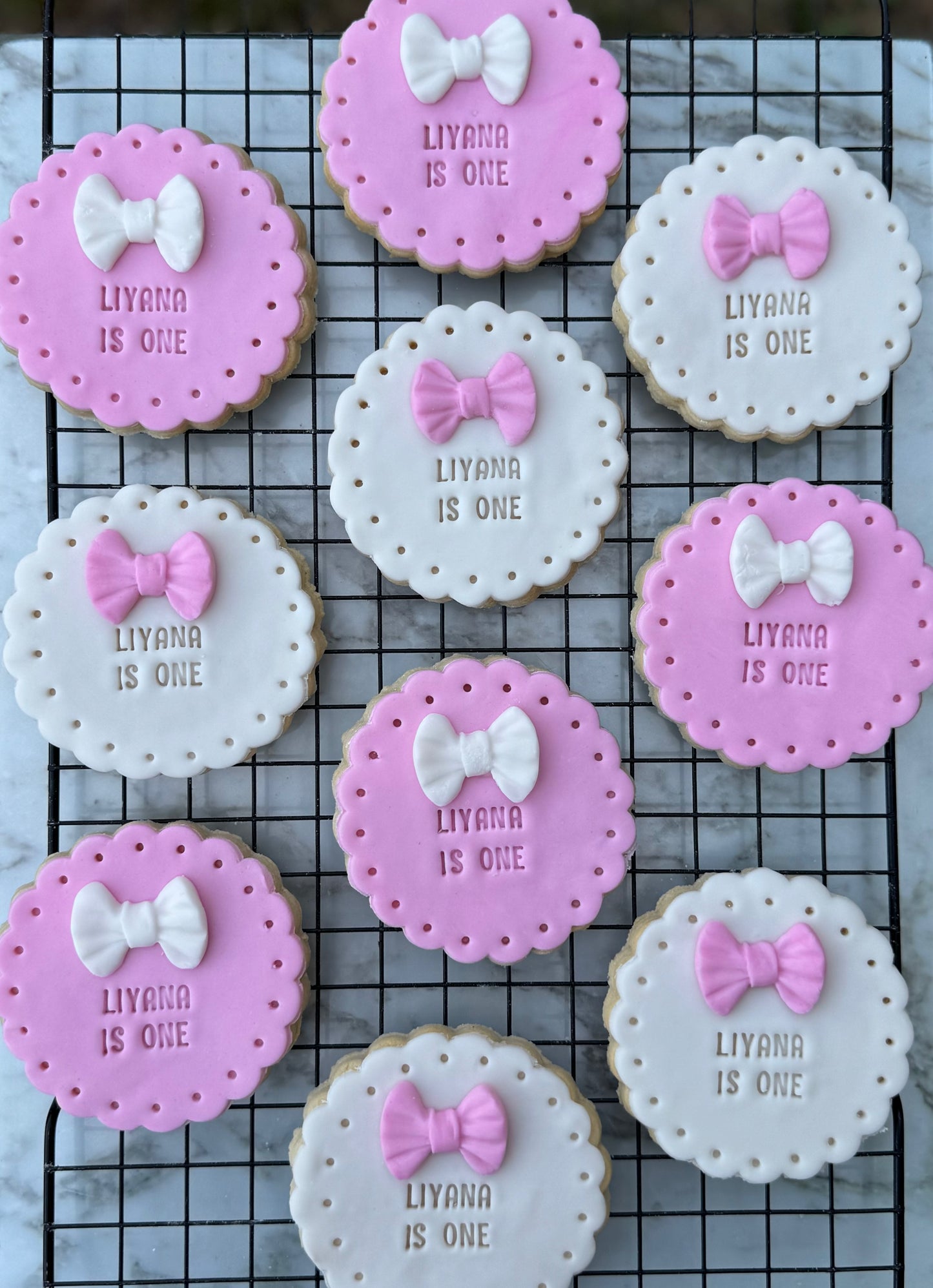 Scalloped Circle Cookie