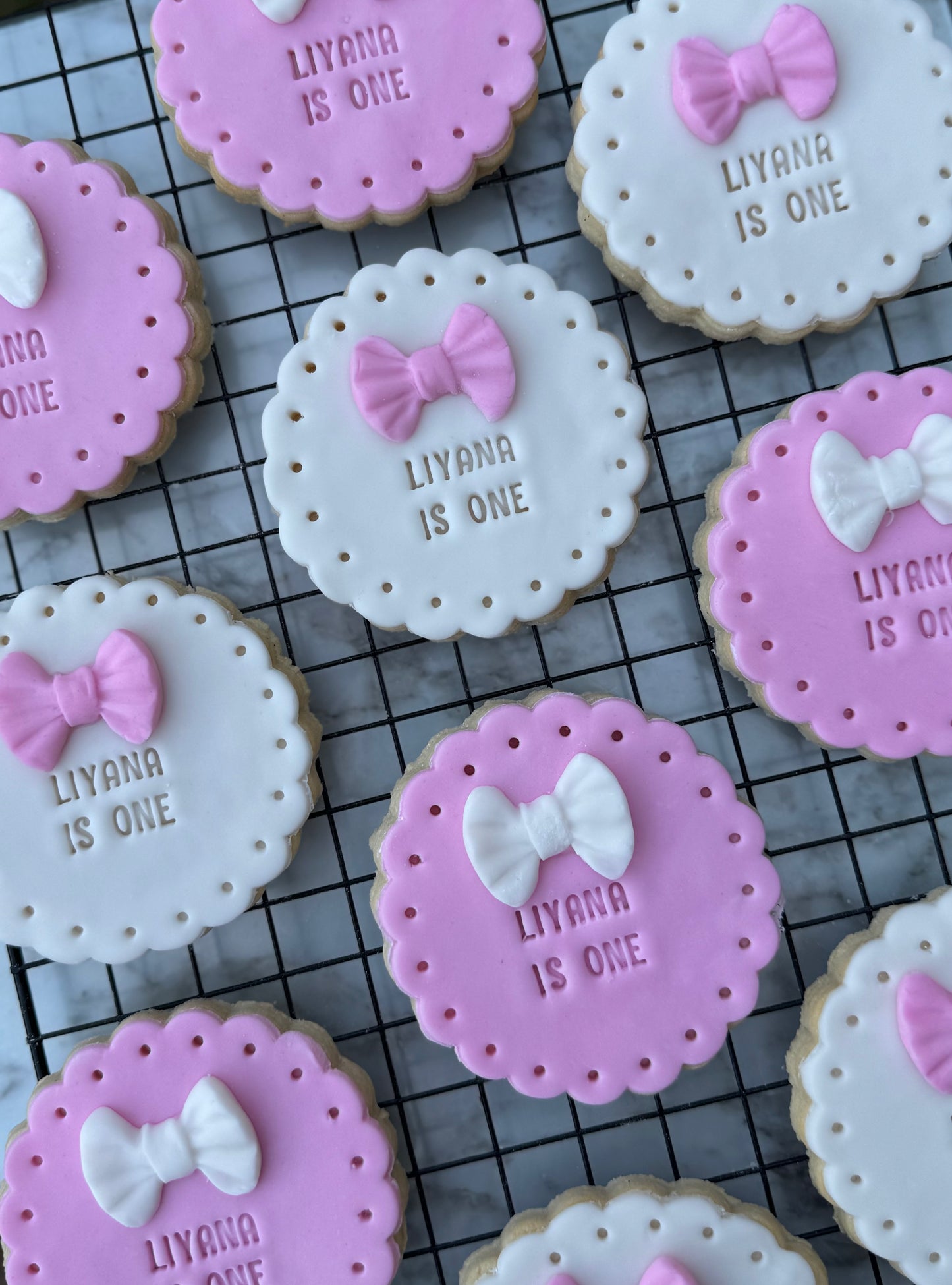 Scalloped Circle Cookie