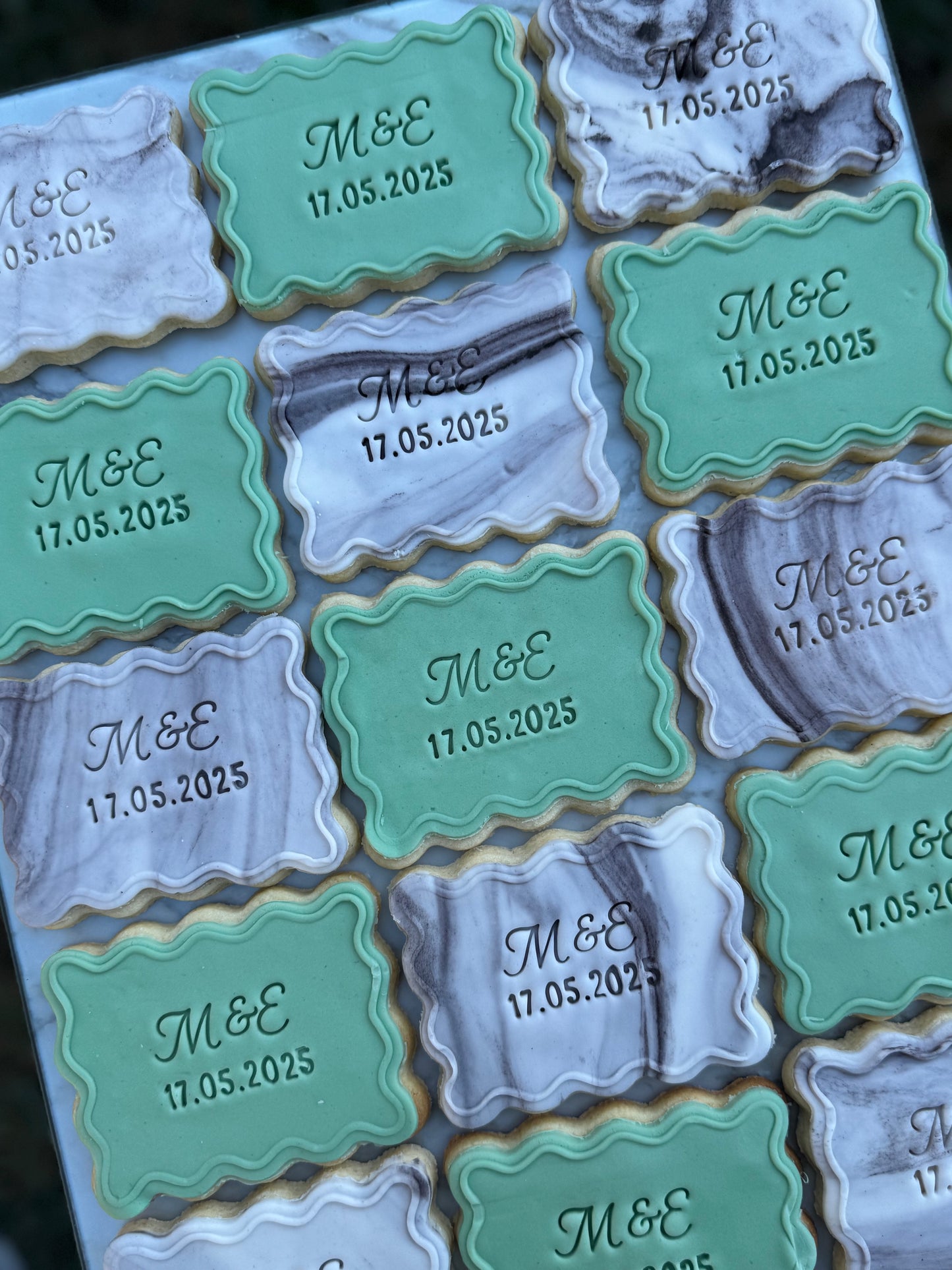 Wavy Rectangle Raised Border Cookie